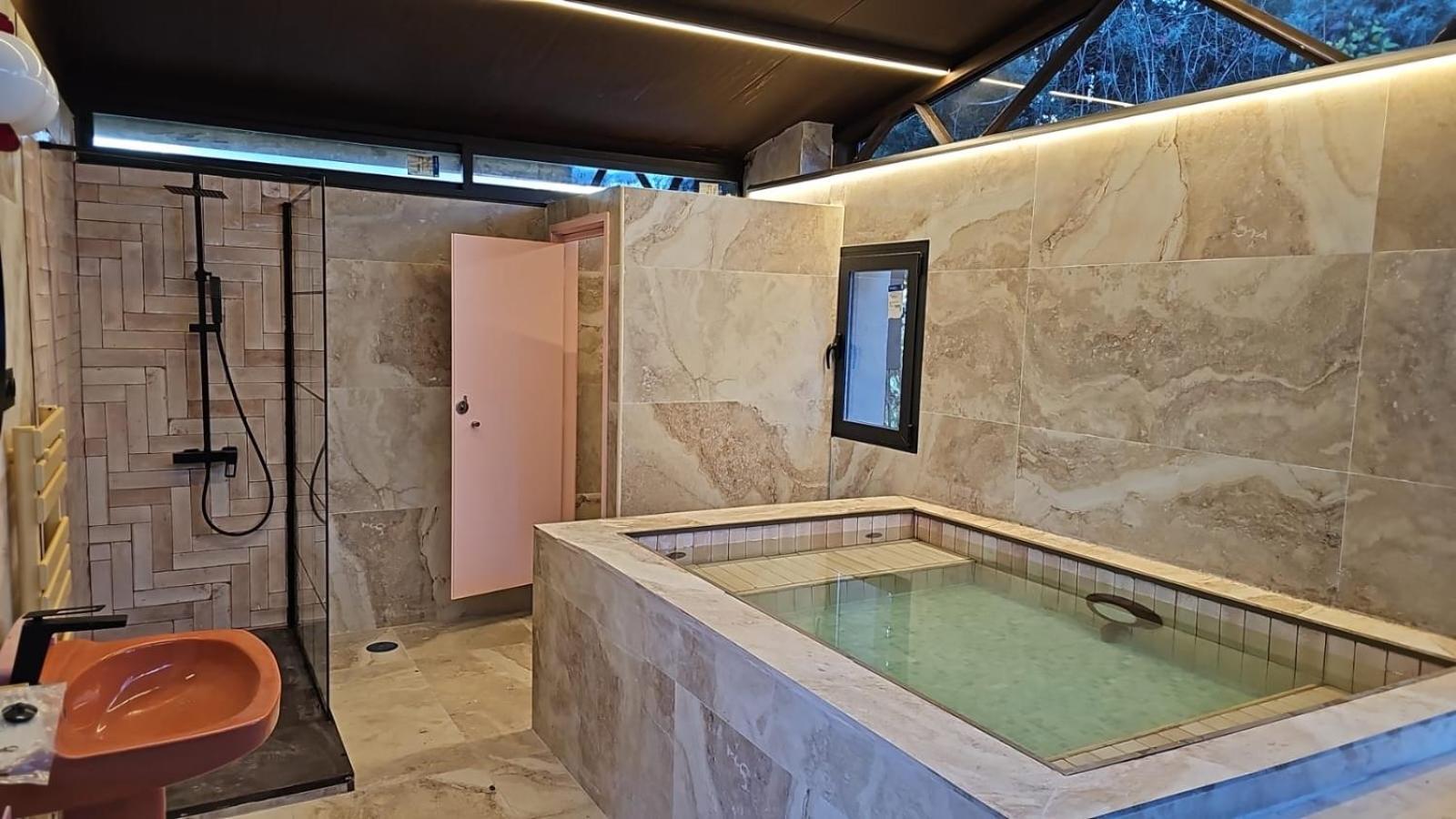Hearts & Ponies Apartamentos Con Piscinas Privadas Cerca De La Warner 친촌 외부 사진