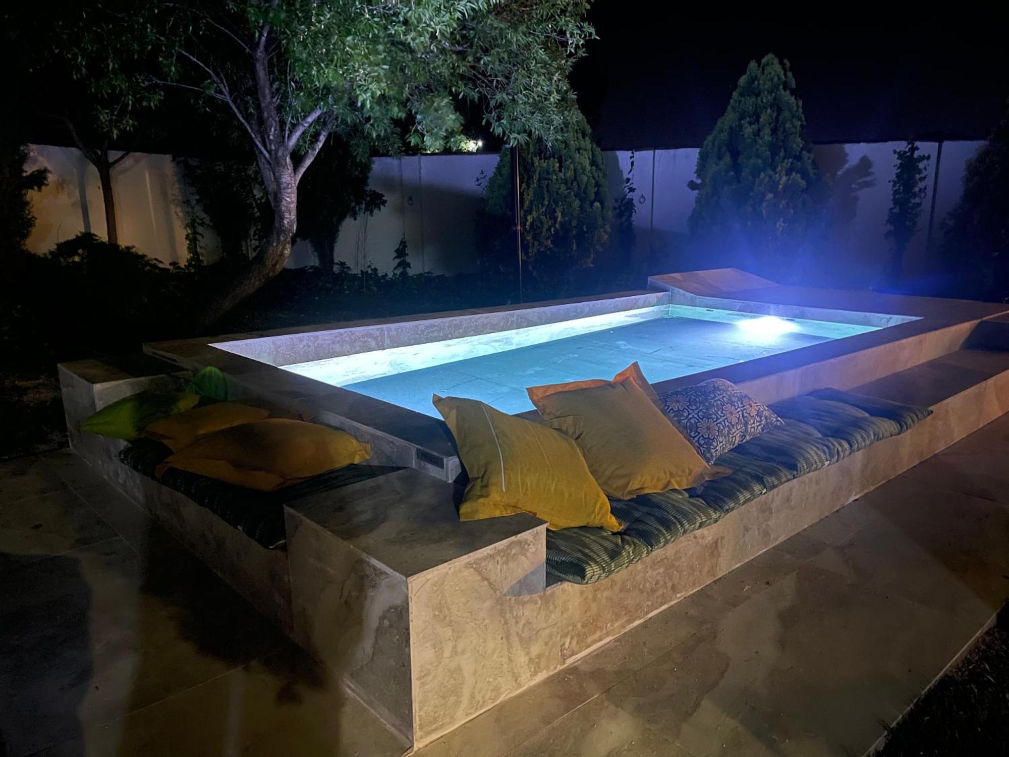 Hearts & Ponies Apartamentos Con Piscinas Privadas Cerca De La Warner 친촌 외부 사진