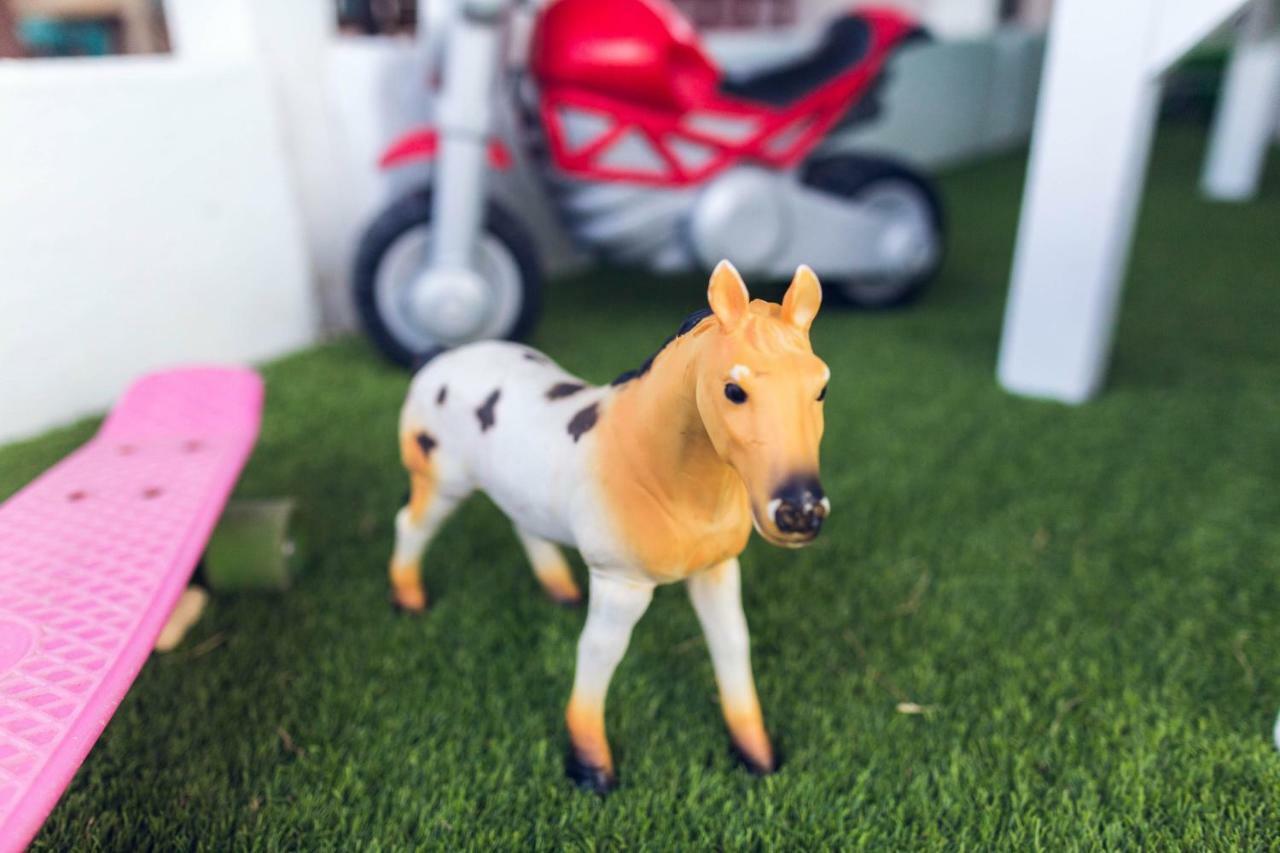 Hearts & Ponies Apartamentos Con Piscinas Privadas Cerca De La Warner 친촌 외부 사진