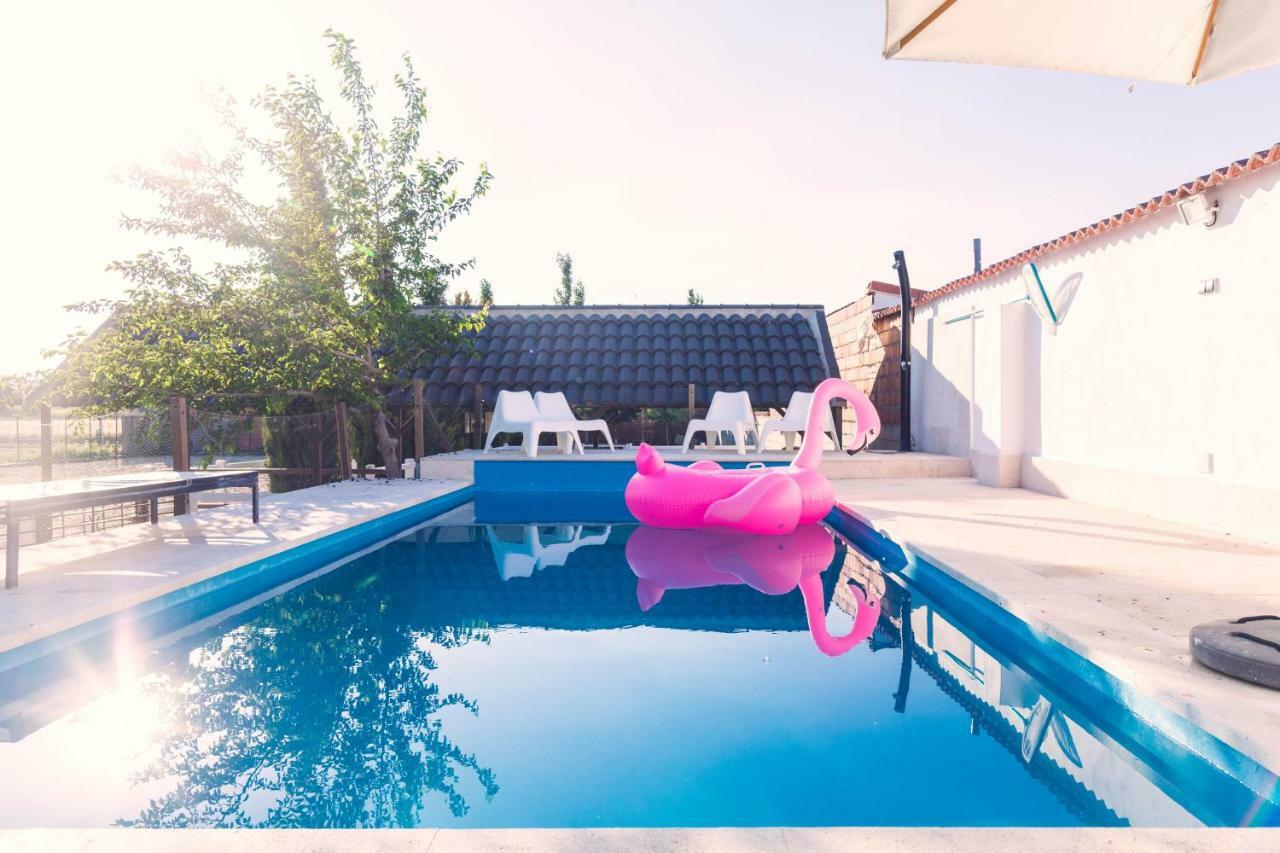 Hearts & Ponies Apartamentos Con Piscinas Privadas Cerca De La Warner 친촌 외부 사진